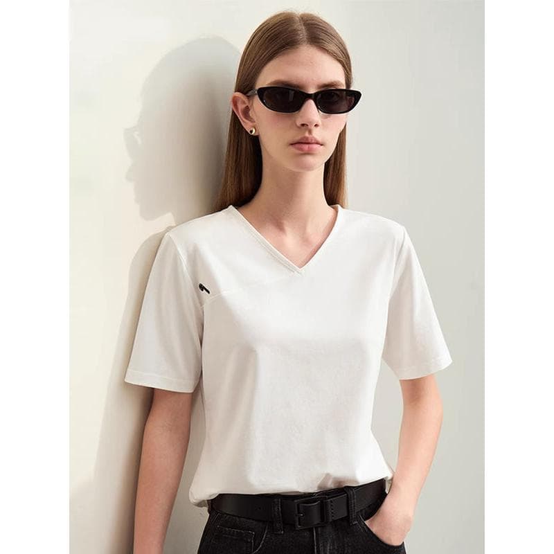 Elegant black sunglasses for women, perfect for UV protection and chic style. Ideal accessory for outdoor activities, fashion statements, and sun protection.