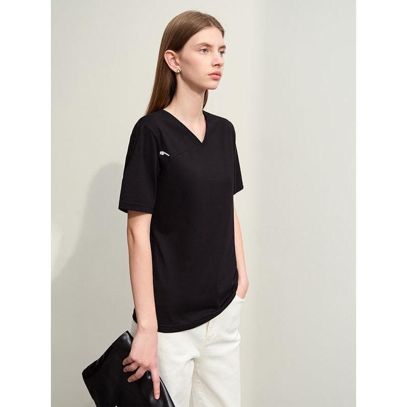 Modern black medical scrubs for healthcare professionals at Monalisa Store. Perfect for medical staff seeking stylish, durable, and comfortable workwear.