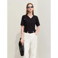 Stylish dark sunglasses perfect for opt convenience and UV protection. Ideal for daily wear, offering high-quality materials and a sleek design to complement any outfit.