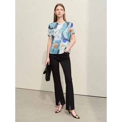 High-quality women's clothing from Monalisa Medial, featuring trendy tops, elegant pants, and accessories perfect for modern fashion and eye care professionals.