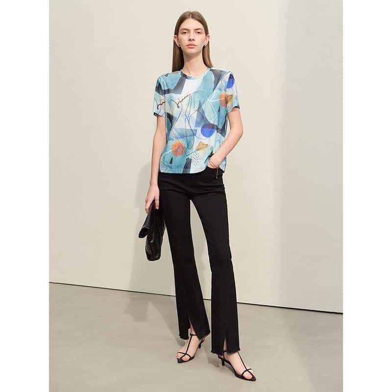 High-quality women's clothing from Monalisa Medial, featuring trendy tops, elegant pants, and accessories perfect for modern fashion and eye care professionals.