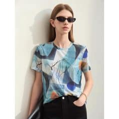 Fashionable black polarized sunglasses for women and men, perfect for outdoor activities, driving, and casual wear, offering UV protection and a trendy look.