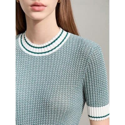 Sophisticated women's knitted sweater featuring a textured pattern, ideal for fashionable, casual, and everyday wear, available at Monalisa Store for modern women.