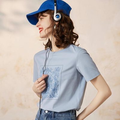 High-quality headphones and stylish casual wear from Monalisa Medical Store suitable for opticians and eyewear enthusiasts.