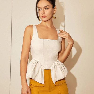 High-quality women's fashion top featuring a chic ruffle design, perfect for stylish occasions and casual wear. Enhances wardrobe with elegant, comfortable, and trendy clothing options.