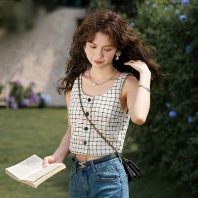 Elegant jewelry for women, perfect for outdoor fashion.