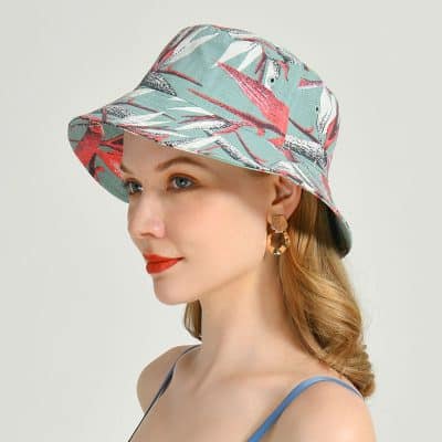Elegant summer hat with a vibrant tropical pattern, perfect for sun protection and fashion-conscious women. Features a wide brim and lightweight fabric for comfort.