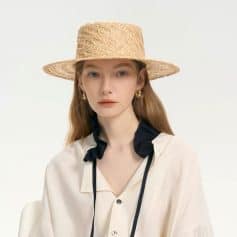 Stylish straw hat featuring a wide brim, perfect for sun protection and fashionable summer accessorizing. Ideal for outdoor outings, vacations, or casual chic looks.