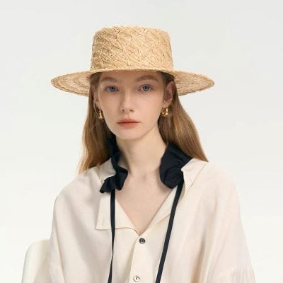 Stylish straw hat featuring a wide brim, perfect for sun protection and fashionable summer accessorizing. Ideal for outdoor outings, vacations, or casual chic looks.