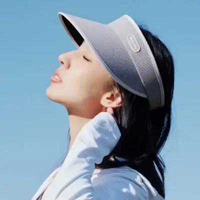 Fashionable sun visor hat featuring a built-in cooling fan, perfect for outdoor activities, beach, and sports, providing sun protection and cooling relief during hot days.