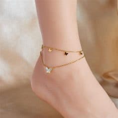 Elegant gold anklet featuring butterfly charms, perfect for enhancing your style and adding charm to your look. Ideal for women seeking stylish jewelry accessories.