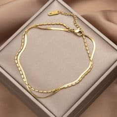 Close-up of a luxurious gold chain necklace displayed in a jewelry box, highlighting its intricate design and high-quality craftsmanship perfect for opt accessories.