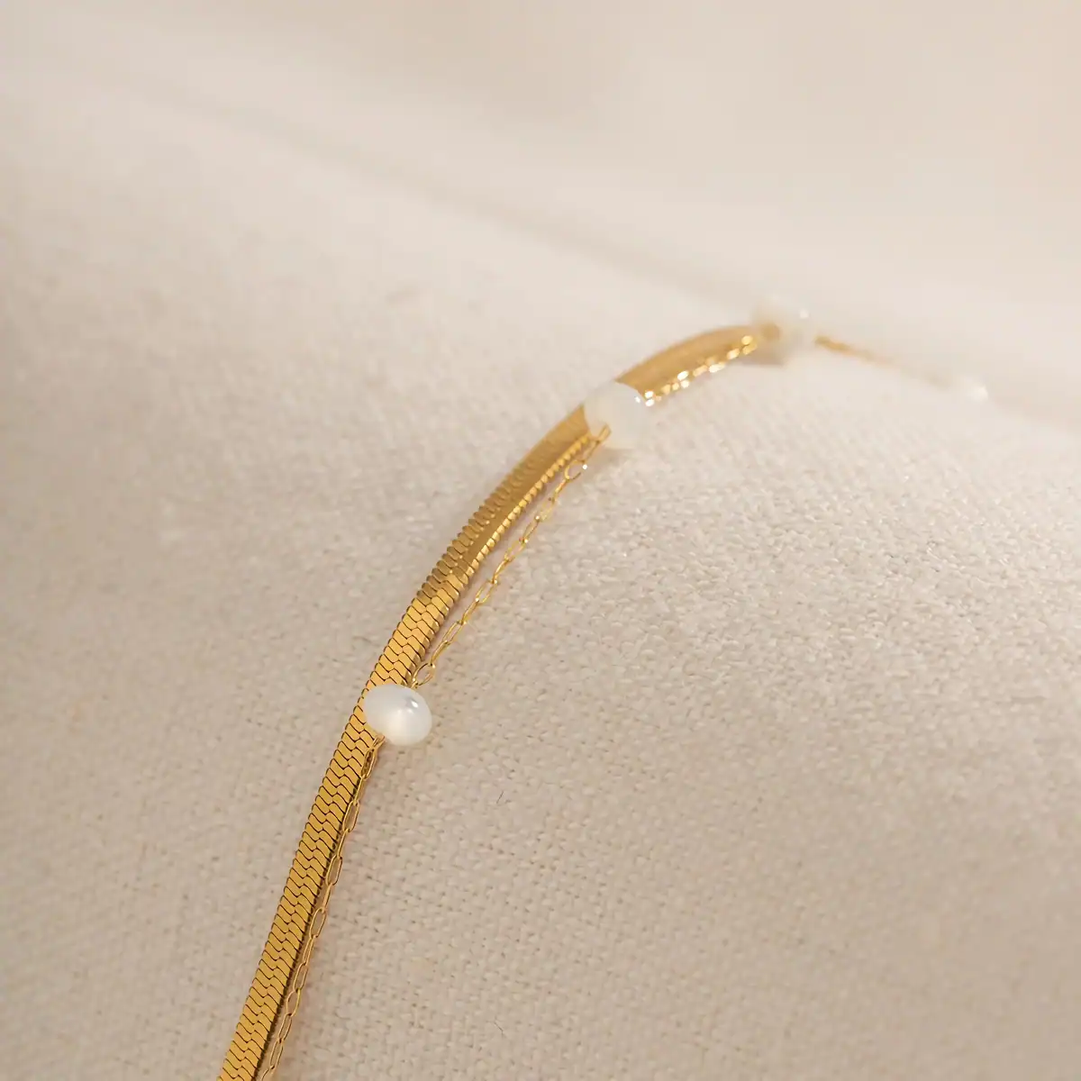 A beautiful gold necklace featuring delicate pearl accents, perfect for stylish jewelry lovers. High-quality craftsmanship with timeless design for any occasion.
