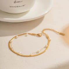 Gold necklace with white pearls, stylish and luxury jewelry piece, perfect for enhancing your elegant look and suitable for special occasions or daily wear.