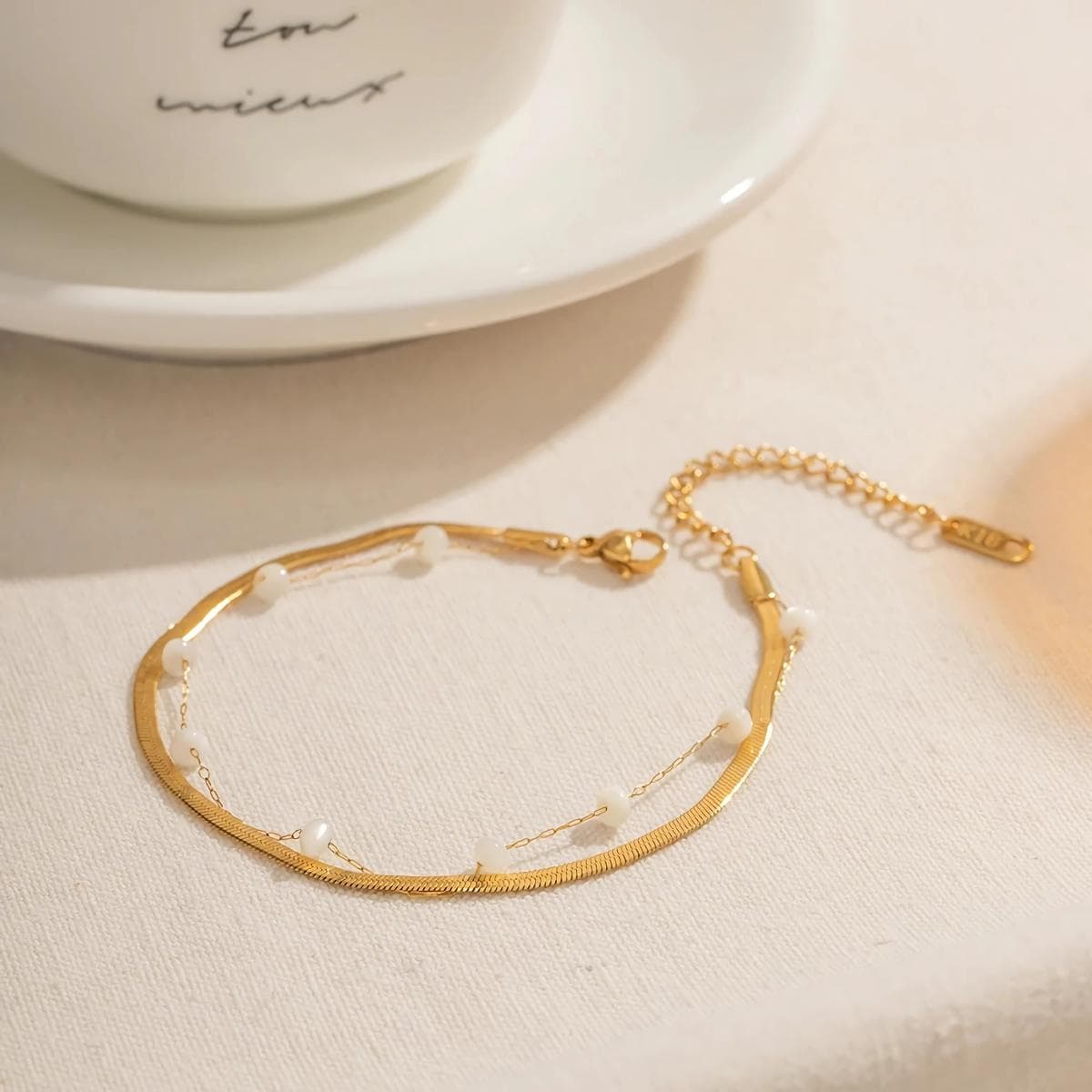 Gold necklace with white pearls, stylish and luxury jewelry piece, perfect for enhancing your elegant look and suitable for special occasions or daily wear.
