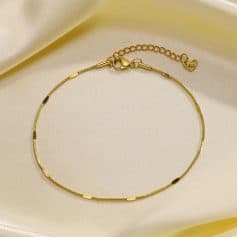 Gold chain bracelet featuring a heart-shaped charm and adjustable extender, perfect for stylish accessorizing and jewelry lovers. High-quality gold jewelry from Monalisa Store.