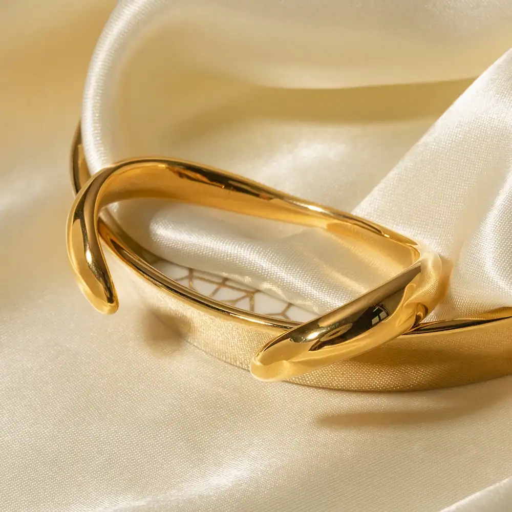 Luxurious gold bracelet displayed on silk fabric, perfect for elegant jewelry lovers. Great for women’s fashion accessories and gifting.