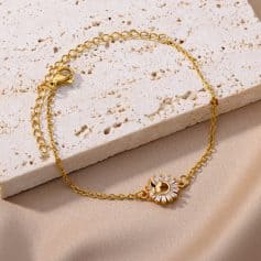 Gold chain necklace featuring a heart-shaped pendant with sparkling crystals, perfect for stylish women. High-quality jewelry from Monalisa Medical Store, ideal for gift-giving or personal adornment.