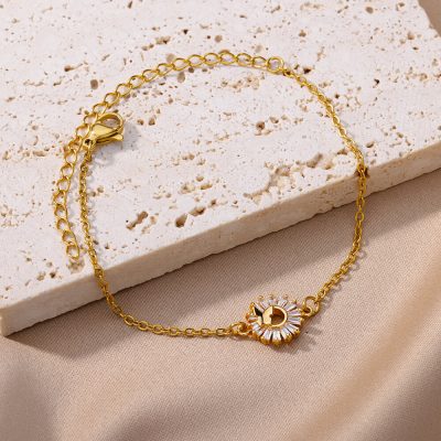 Gold chain necklace featuring a heart-shaped pendant with sparkling crystals, perfect for stylish women. High-quality jewelry from Monalisa Medical Store, ideal for gift-giving or personal adornment.