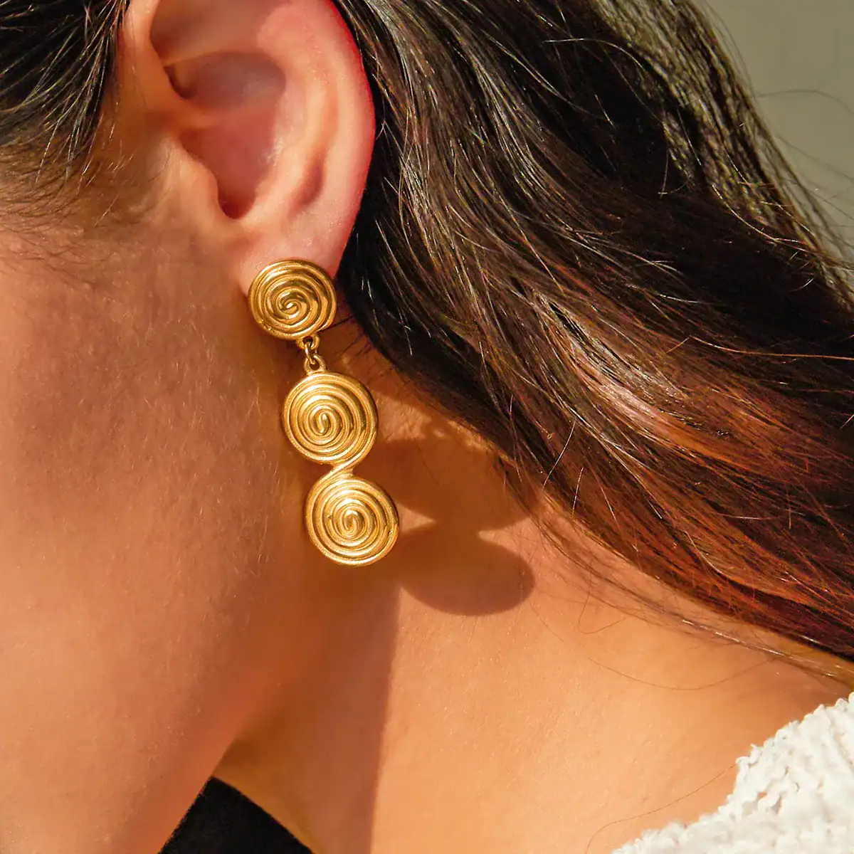 Sequin gold spiral earrings, trendy jewelry for women, fashion accessories, optical jewelry, Monalisa Store.