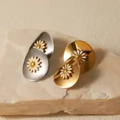 Elegant Daisy Design Stud Earrings for Women, Gold and Silver Tone Jewelry, Perfect for Gift or Daily Wear.