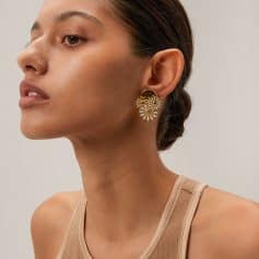 High-quality floral earrings featuring daisies, perfect for women’s jewelry collection, stylish accessories, and gift ideas.