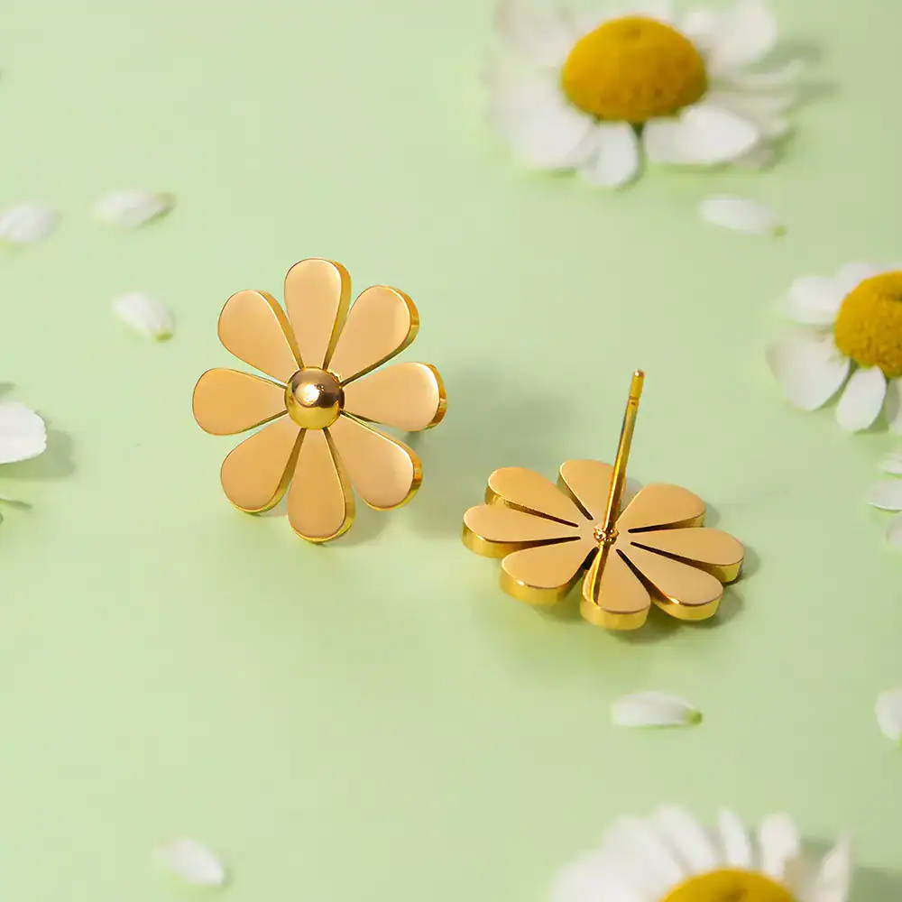 Elegant gold flower earrings with a polished finish, perfect for women's jewelry collection and accessories.