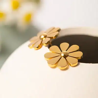 Elegant gold flower jewelry with flower-shaped design, perfect for stylish accessories and jewelry collections from Monalisa Store. Shop trendy floral jewelry online today.