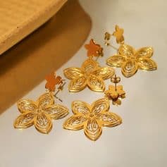 Stunning gold butterfly earrings with intricate design, perfect for special occasions and everyday wear. High-quality, stylish jewelry available at Monalisa Store for all fashion-conscious women.