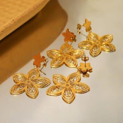 Stunning gold butterfly earrings with intricate design, perfect for special occasions and everyday wear. High-quality, stylish jewelry available at Monalisa Store for all fashion-conscious women.