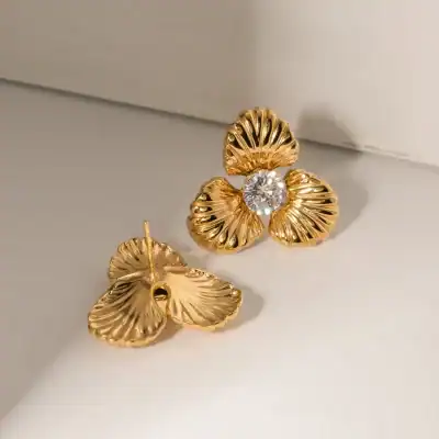 Gold flower earrings with a sparkling diamond centerpiece, perfect for women seeking luxury jewelry and stylish accessories.