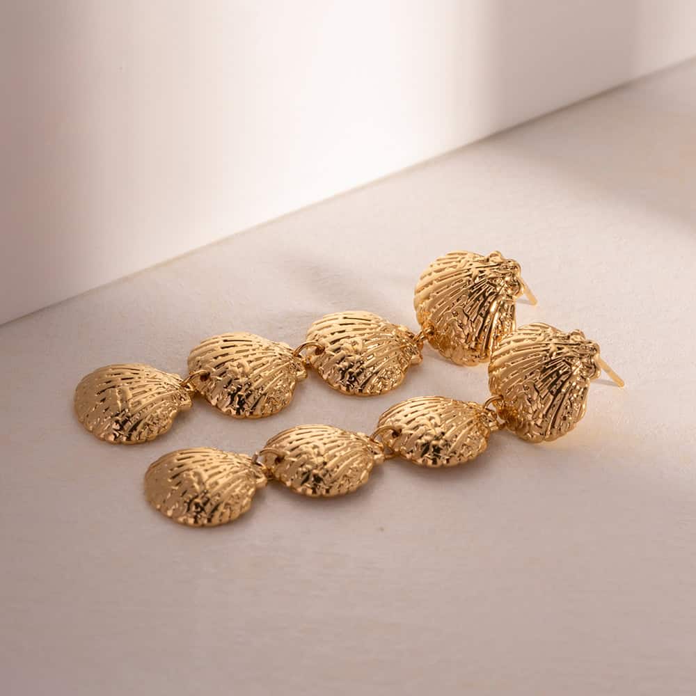 Stunning gold shell earrings perfect for jewelry lovers, featuring intricate ocean-inspired design, ideal for enhancing your style. Shop high-quality jewelry at Monalisa Store for timeless elegance.