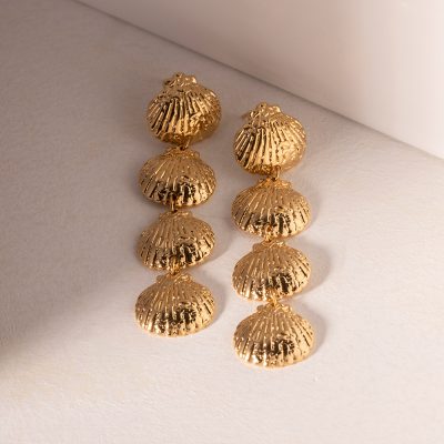 Gold shell-shaped dangling earrings perfect for stylish occasions and beach-inspired fashion. High-quality jewelry from Monalisa Store.