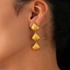 Fine gold shell-shaped earrings for women, stylish jewelry accessory for special occasions, jewelry shop Monalisa Medical.