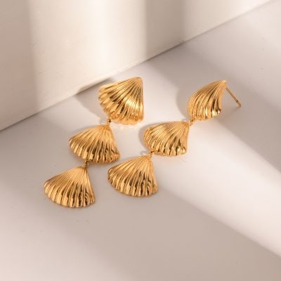 Dainty gold shell-shaped earrings perfect for a stylish look. Crafted with high-quality materials, these earrings offer a chic accessory choice for any occasion.