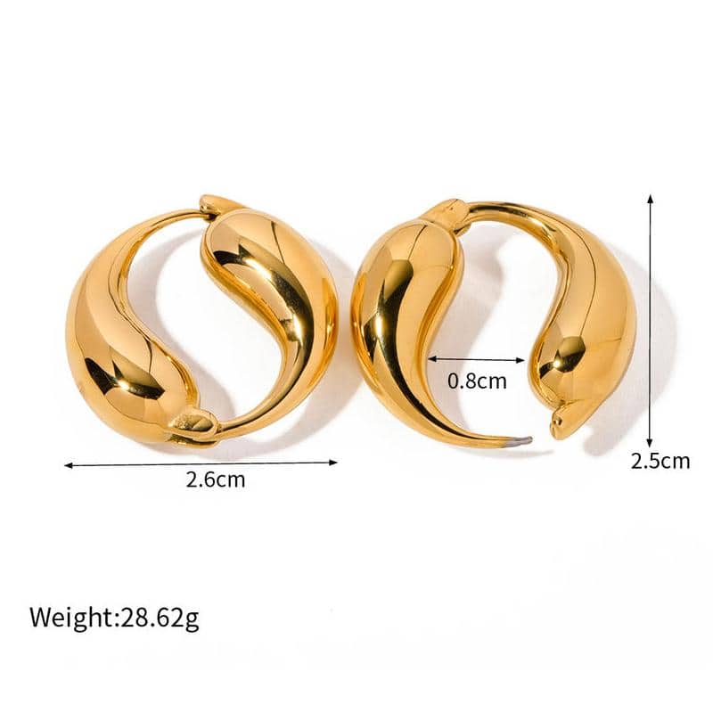 Stylish gold hoop earrings with a sleek design, measuring 2.6cm in diameter and 0.8cm wide, weighing 28.62g. Perfect for enhancing your jewelry collection with luxury and sophistication.