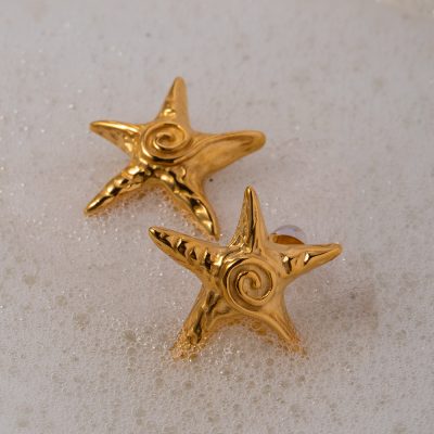 Luxurious gold starfish earrings perfect for ocean lovers and jewelry enthusiasts, crafted with high-quality materials for a sophisticated look. Ideal for gift-giving or personal style.