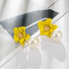Yellow flower earrings with pearl drops, stylish women's jewelry from Monalisa Store, ideal for enhancing your look on any occasion with elegant design.