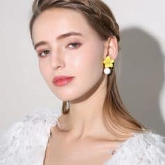 Stunning fashion earrings featuring yellow flower and white pearl design, perfect for modern, sophisticated looks. Crafted for elegance and style, ideal for fashionable accessories.