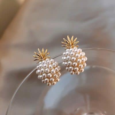 Pearl pineapple-shaped earrings with gold accents, stylish jewelry for women, elegant accessories for parties and casual wear.