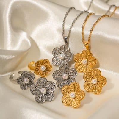 Delicate silver and gold flower-shaped jewelry with pearls, perfect for women seeking stylish accessories. Shop from Monalisa Store for exquisite jewelry collections and enhance your elegance.