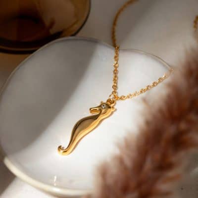 Seahorse pendant gold necklace with diamond detail, perfect for elegant jewelry lovers.