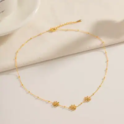 Delicate gold necklace with charming flower pendants, perfect for women seeking stylish jewelry. Ideal for everyday wear or special occasions, adding a touch of sophistication.