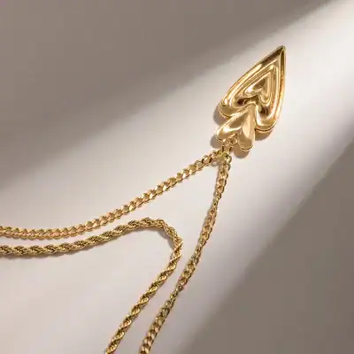 High-quality gold spade pendant with chain, stylish jewelry accessory at Monalisa Store, perfect for fashion lovers and jewelry collectors seeking luxury and unique designs.