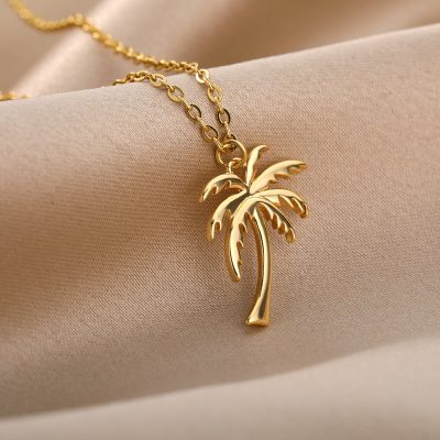 Elegant gold palm tree necklace for women, perfect jewelry for summer, vacation, and beach outings. Stylish tropical accessory, ideal gift for her, crafted with high-quality gold, trendy and durable.
