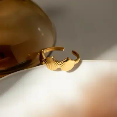 Luxurious gold seashell ring designed for women, perfect for fashion accessories and jewelry collection. Unique seashell detail adds a touch of ocean-inspired elegance.