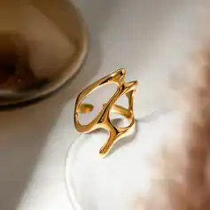 Luxury open design gold ring, perfect for fashion-forward jewelry lovers. High-quality gold jewelry with a modern, stylish look. Ideal for special occasions or everyday wear.