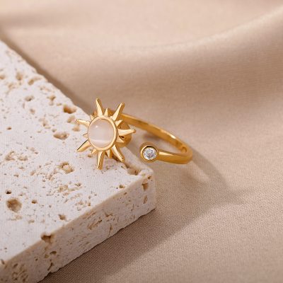 Elegant gold sun-shaped ring featuring a pearl-center and embedded diamond for a luxurious jewelry look. Perfect for stylish accessories and special occasions.