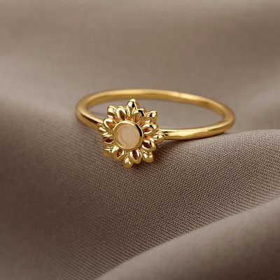 Gold flower ring, women’s jewelry, stylish accessory, perfect gift, high-quality gold ring, fashion ring, jewelry store, Monalisa Medical.