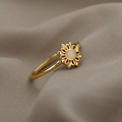 Beautiful gold flower ring with a smooth white center, perfect for stylish accessories and gift-giving. Crafted with high-quality materials, ideal for special occasions or everyday wear.